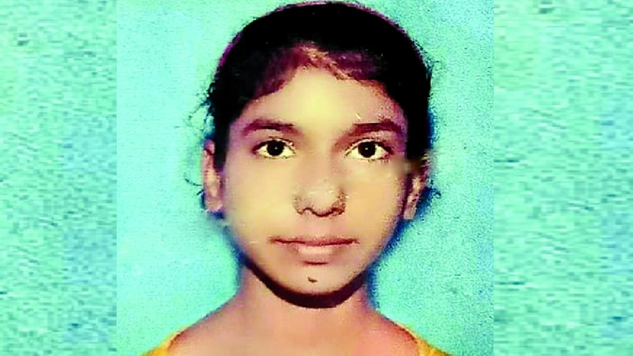 A girl student died in an accident in Dalmau raebareli.