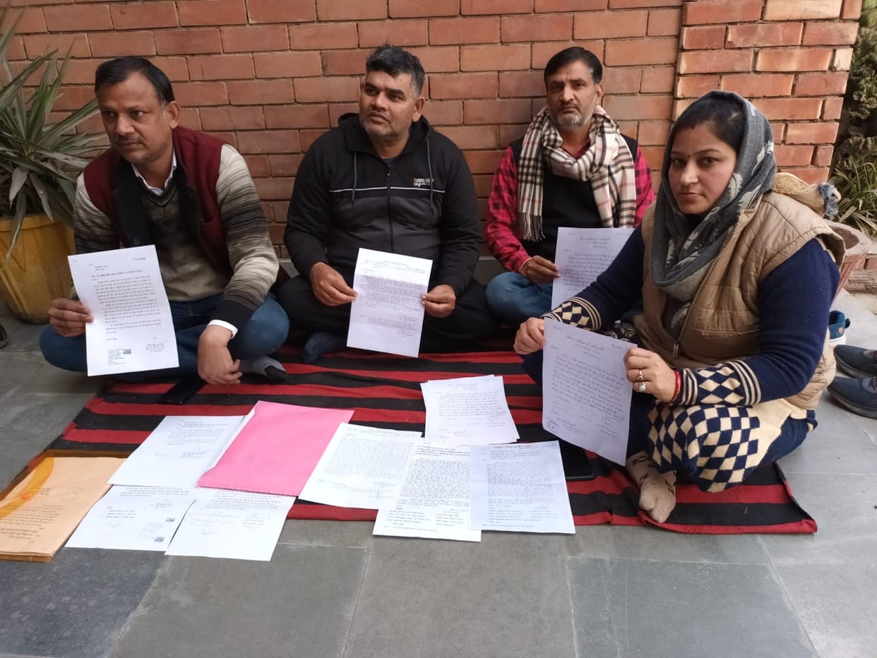 Baghpat: Former councilors protest against corruption in the municipality, EO says allegation is baseles