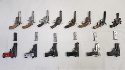 Special Cell of Delhi Police arrested four miscreants of two arms smuggling gangs
