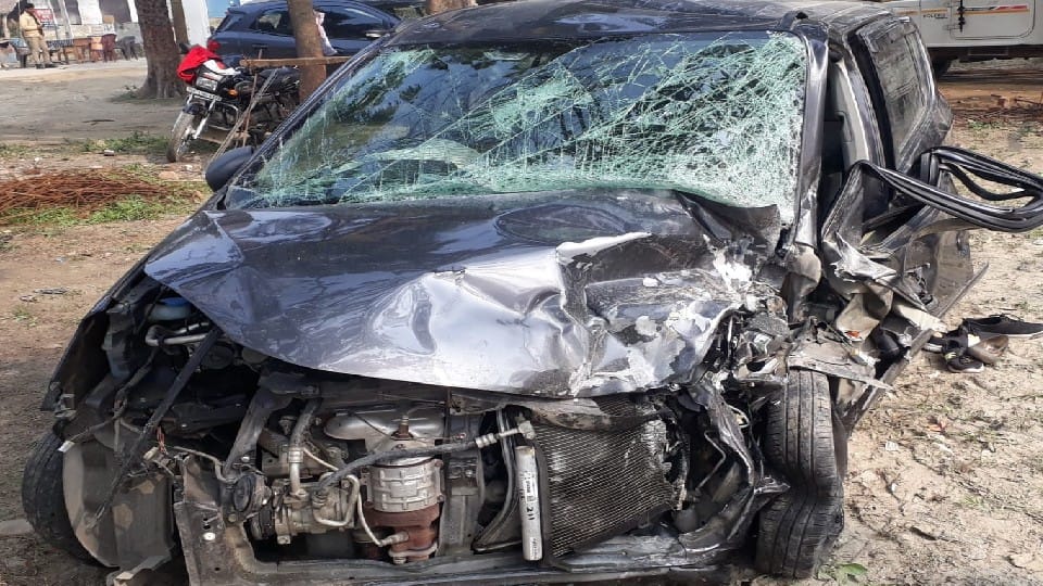 woman died after two cars collided due to fog in lakhimpur kheri