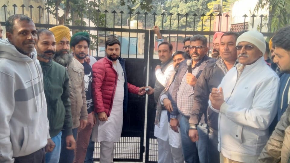 Kurukshetra: Sarpanchs protest against e-tendering, lock BDPO offices