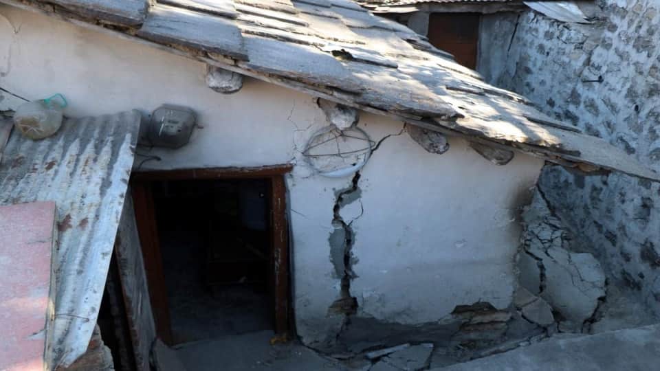 Joshimath landslide shook foundation of houses made of stone and mud Even they bear Several earthquakes