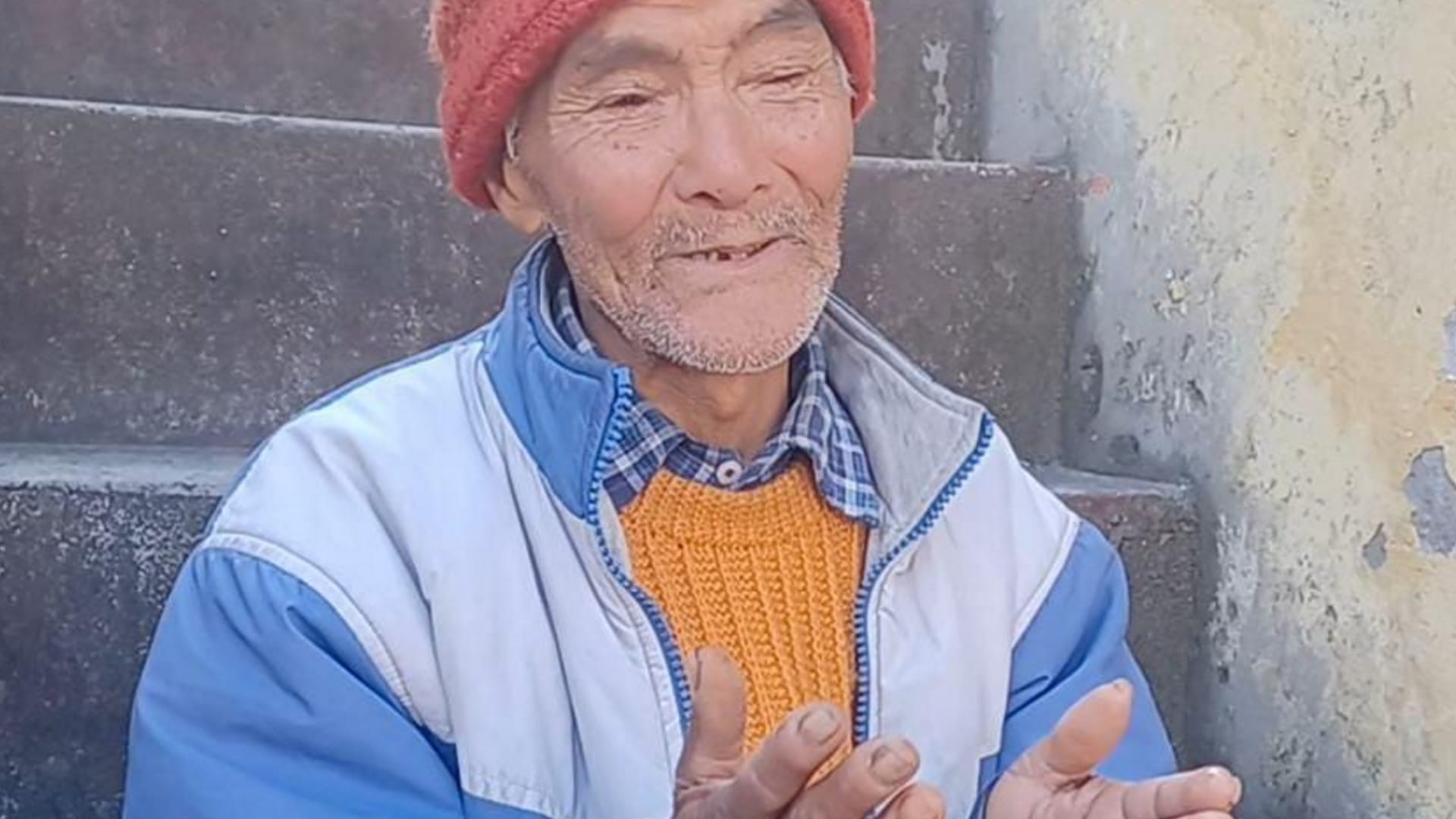 Joshimath Sinking disaster affected elderly Man singh Story Landslide cracks in houses Uttarakhand news
