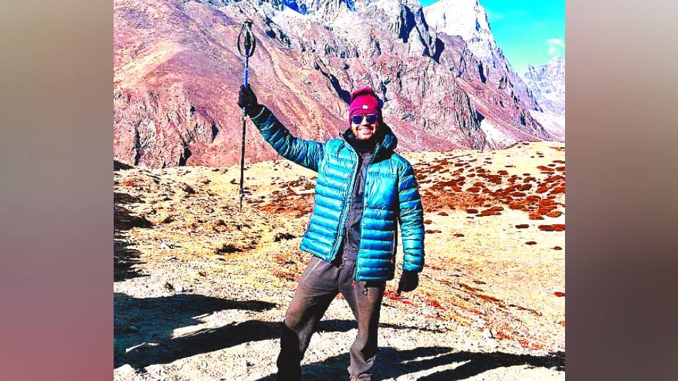 Arpit agrawal of Agra conquered 18 thousand feet high black stone peak