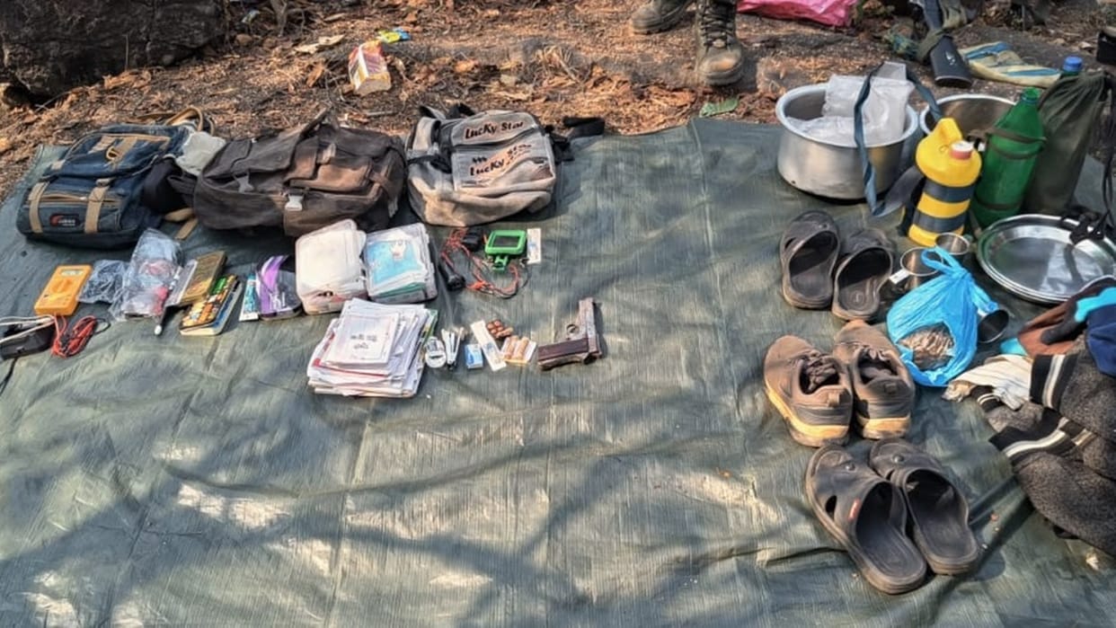 Maharashtra Gadhchiroli Naxalite faces with Police weapons found news in hindi