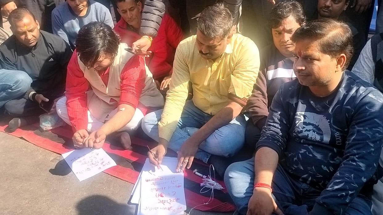 Mathura: Letter written in blood to PM and CM against the corridor