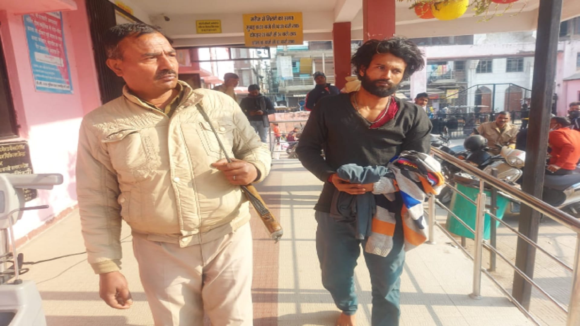 There was fierce firing between the students on two sides at Meerut College and see photos