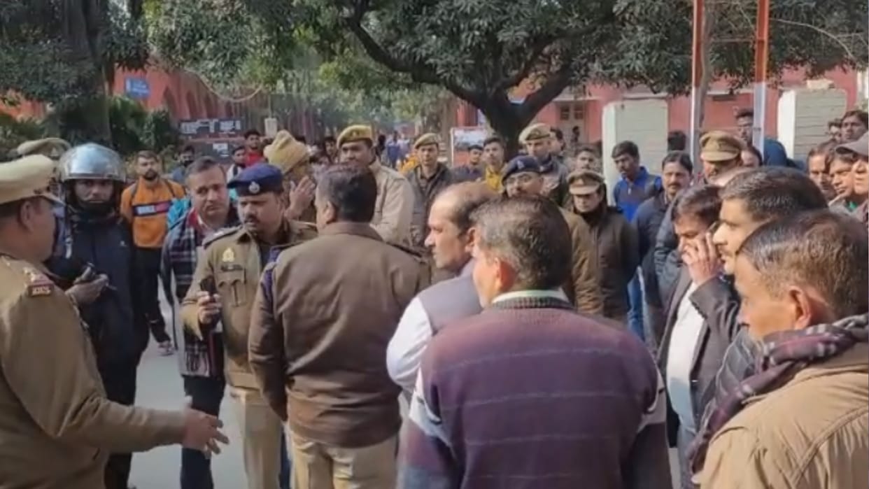 There was fierce firing between the students on two sides at Meerut College and see photos