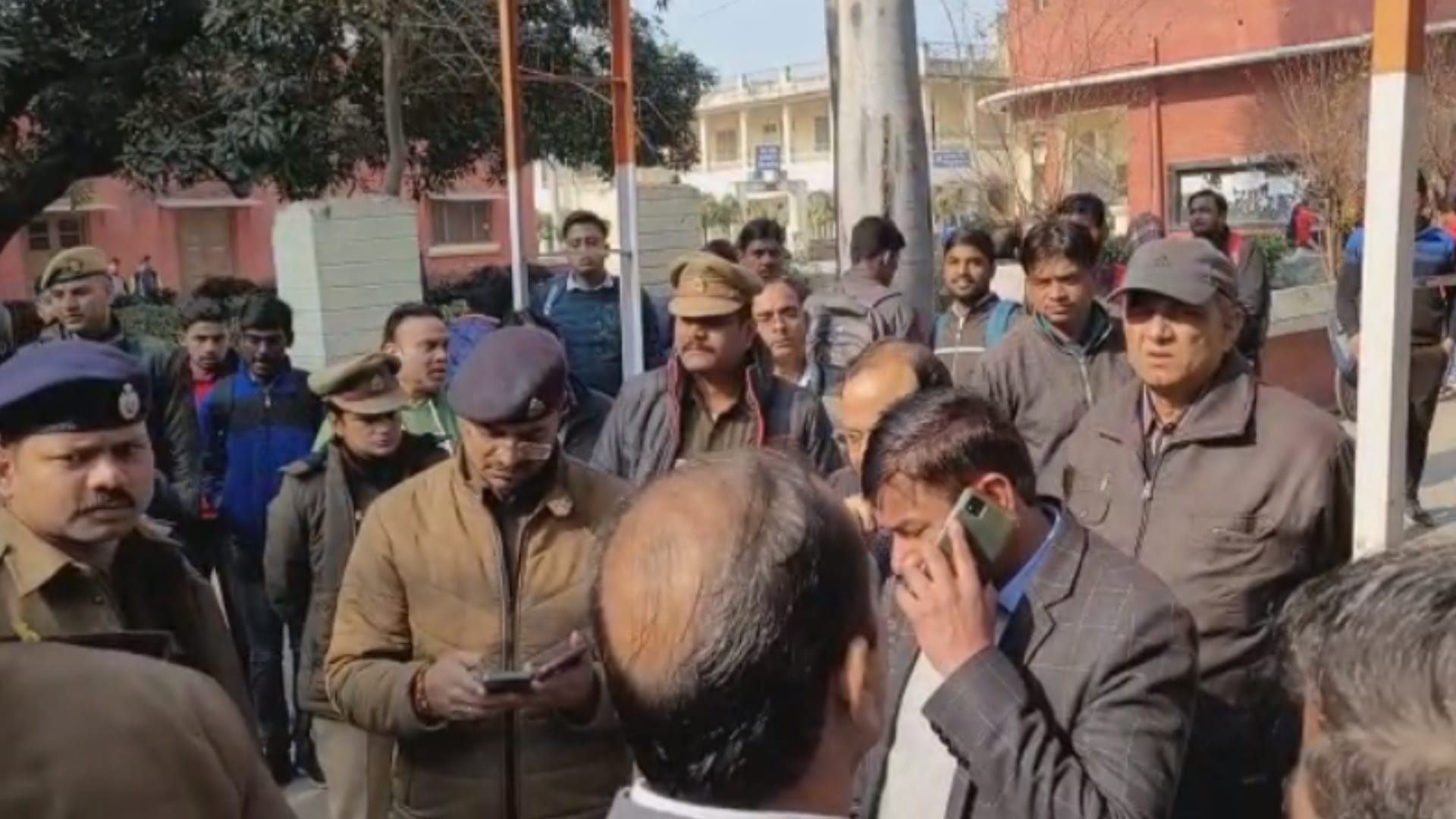 There was fierce firing between the students on two sides at Meerut College and see photos