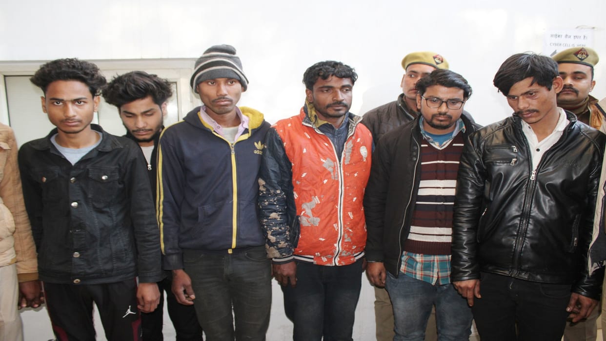 Noida Crime News Revealed the gang that stole more than a hundred mobiles