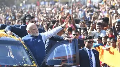 प्रधानमंत्री नरेंद्र मोदी का रोड शो