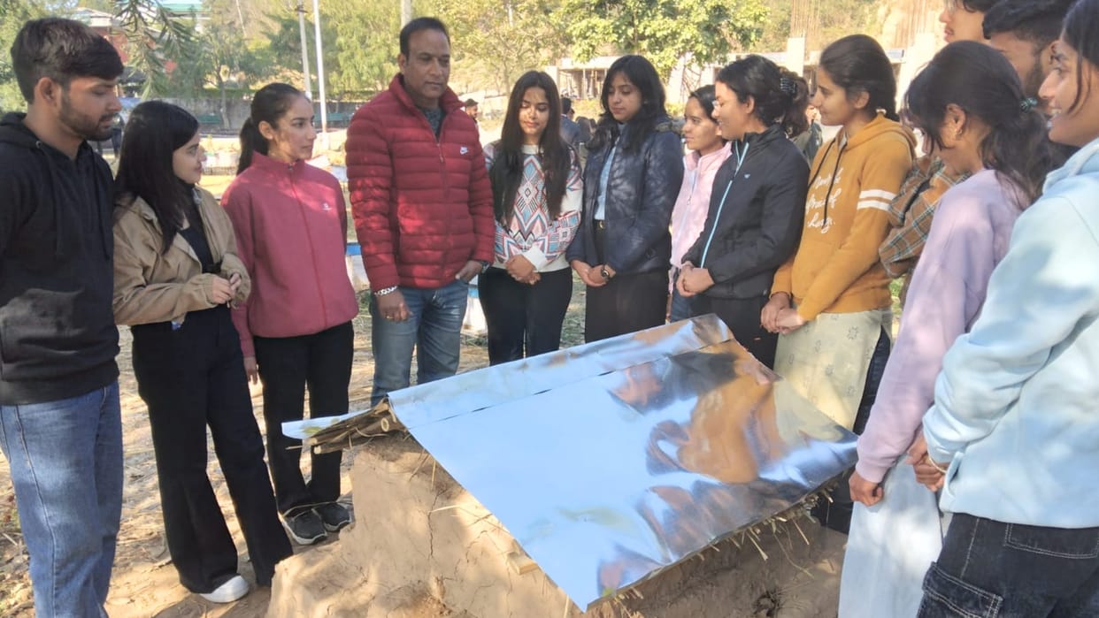 College of Horticulture and Forestry Neri students research on beehive
