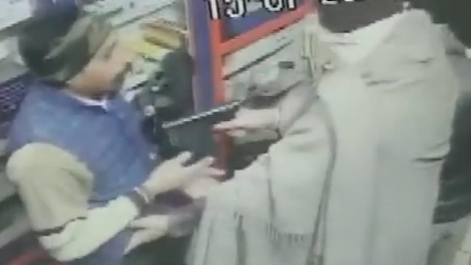 Unidentified miscreants looted around Rs 40,000 from medical shop owner in Faridkot