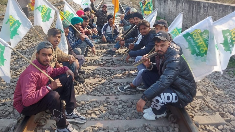 Residents of Latifpura protest on Jalandhar Ludhiana Highway