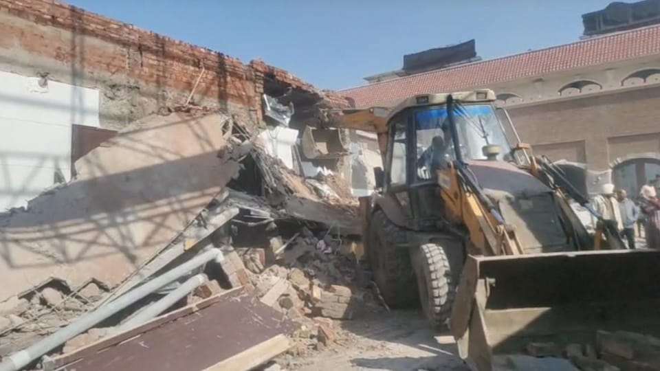 Jalandhar Nagar Nigam Action on building of Haveli built in front of Curo Mall