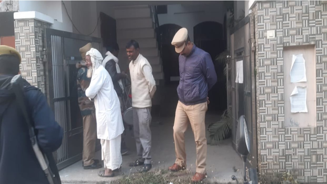 Saharanpur: Goods worth 30 lakhs were attached from the Kothi of former MLC Haji Iqbal