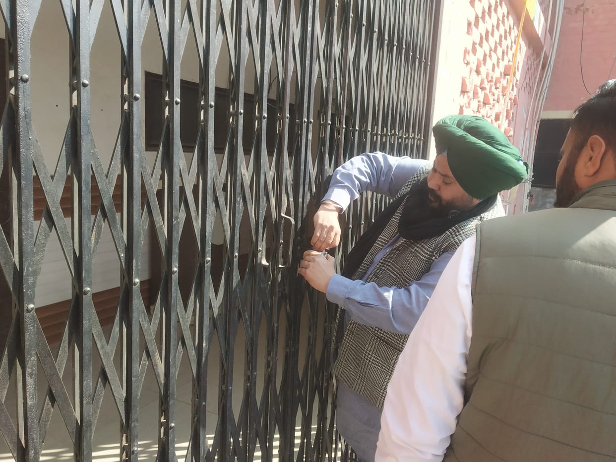 'Chaudhary' of the villages in anger: Locked BDPO offices in six blocks, said- Panchayat minister should apologize