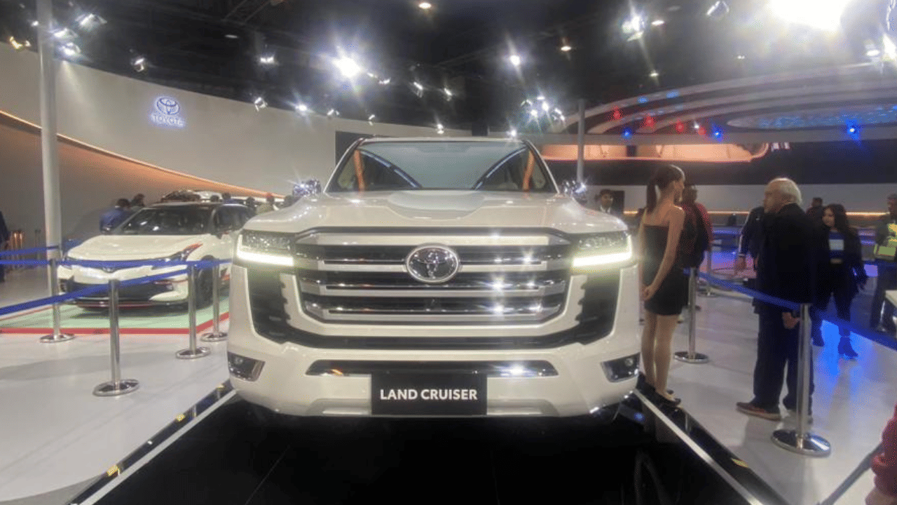 Toyota showcased Land Cruiser 300 at Auto Expo 2023, know its features and price