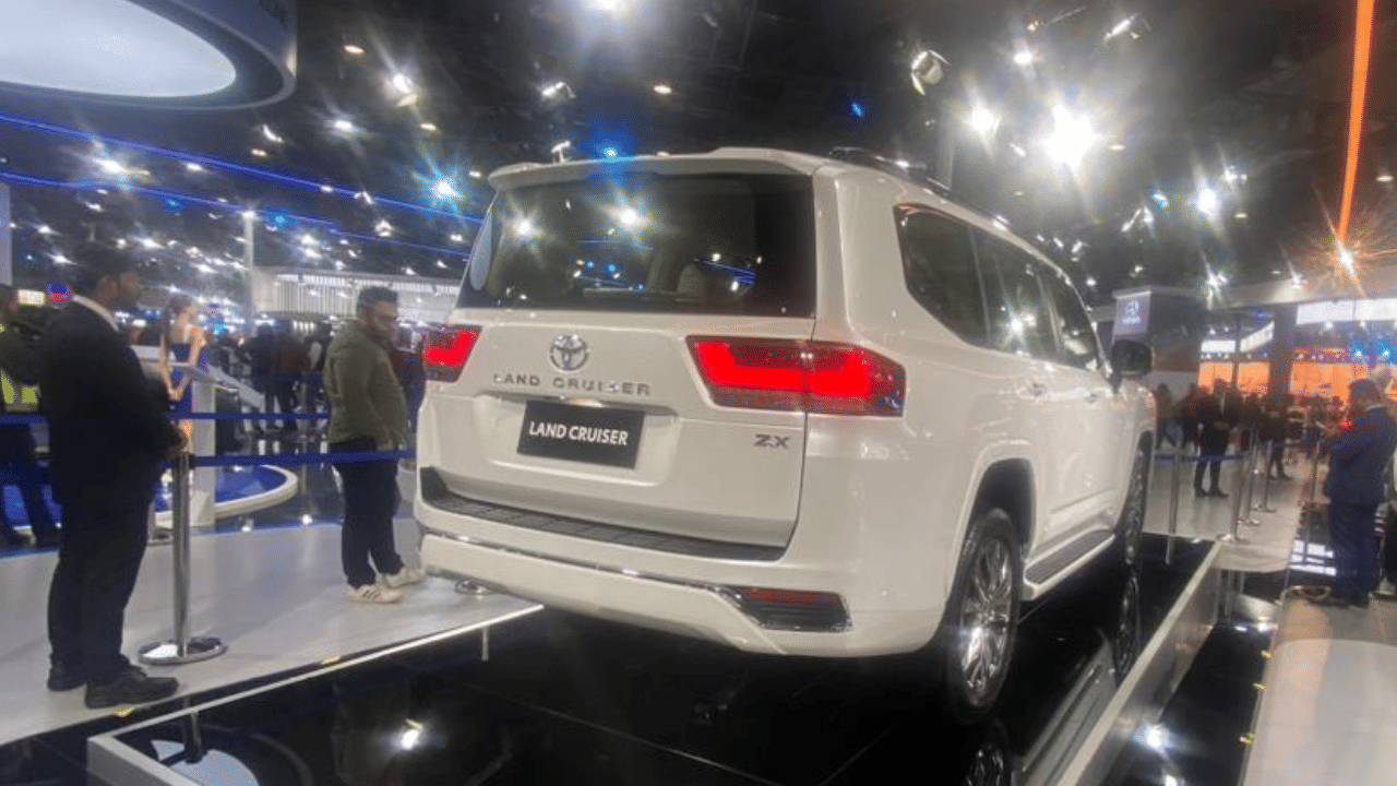 Toyota showcased Land Cruiser 300 at Auto Expo 2023, know its features and price