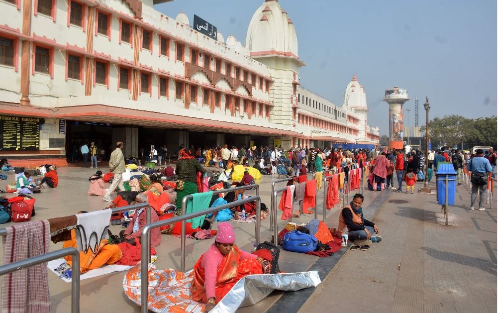 Varanasi Weather update Humid westerly winds again increased cold schools opened from today