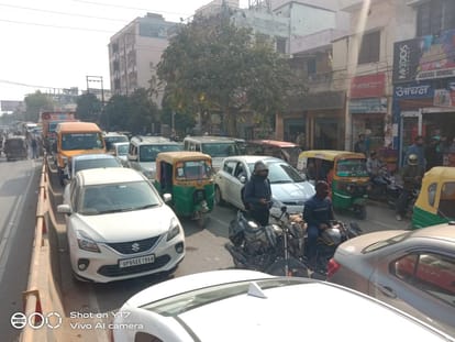 School Reopen in varanasi traffic system derailed people were troubled by jams at various places