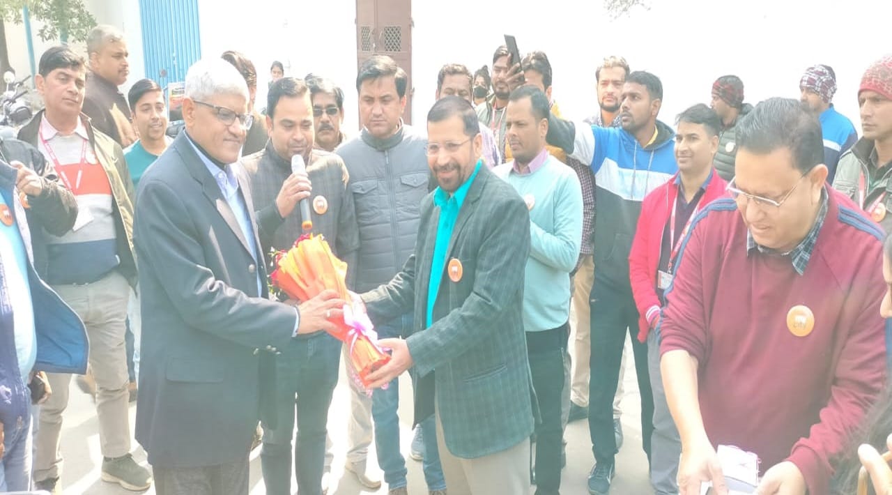 Now morning of varanasi will more pleasant Commissioner of Police flagged off Amar Ujala My City rally
