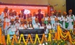आचार्य नरेंद्र देव कृषि विवि के 24वें दीक्षांत समारोह में मेडल व प्रमाण पत्र मिलने के बाद राज्यपा?