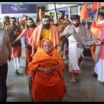 प्रयागराज पहुंचे शंकराचार्य स्वामी निश्चलानंद सरस्वती।