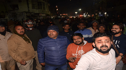 Aligarh News: पथराव के बाद सराय सुल्तानी में तनावपूर्ण खामोशी, चार घायल, दो मुकदमें पथराव में घायल युवा