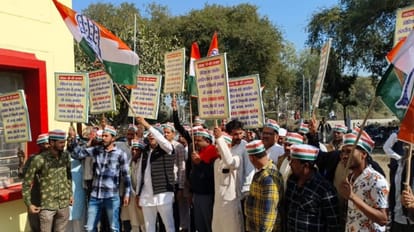 सीहोर जिले की इछावर के कांग्रेस कार्यकर्ताओं ने जिले के सांसद रमाकांत भार्गव को गुमशुदा बताया।