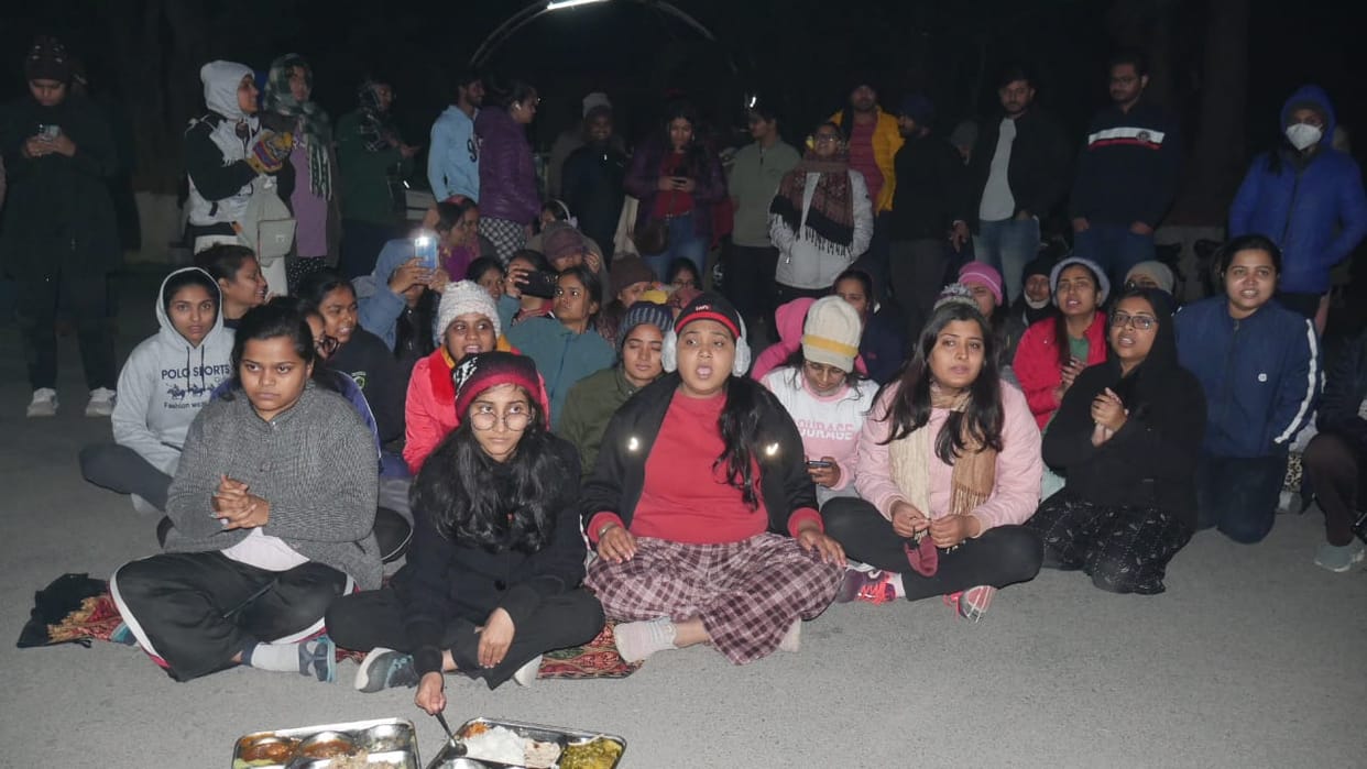 Photos The issue of bad food in the mess of the girls' hostel bhu the girl students sat on a protest all night