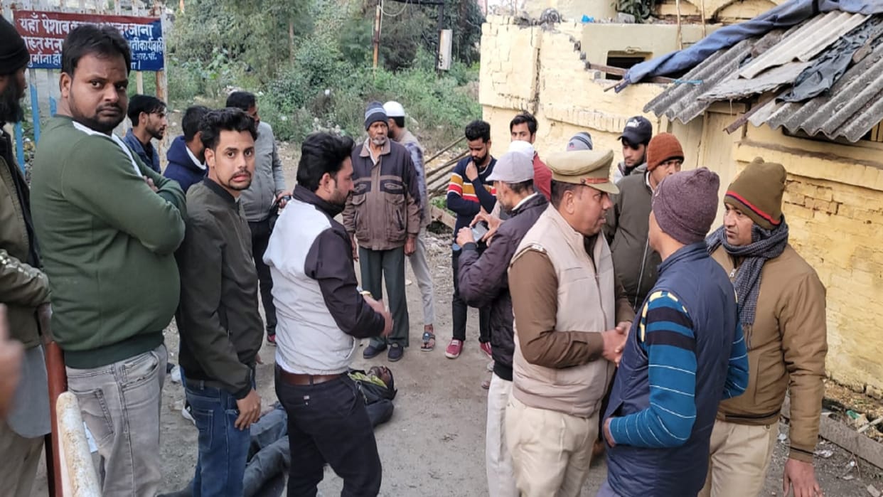 Dead body of a man found near railway station in Bijnor district