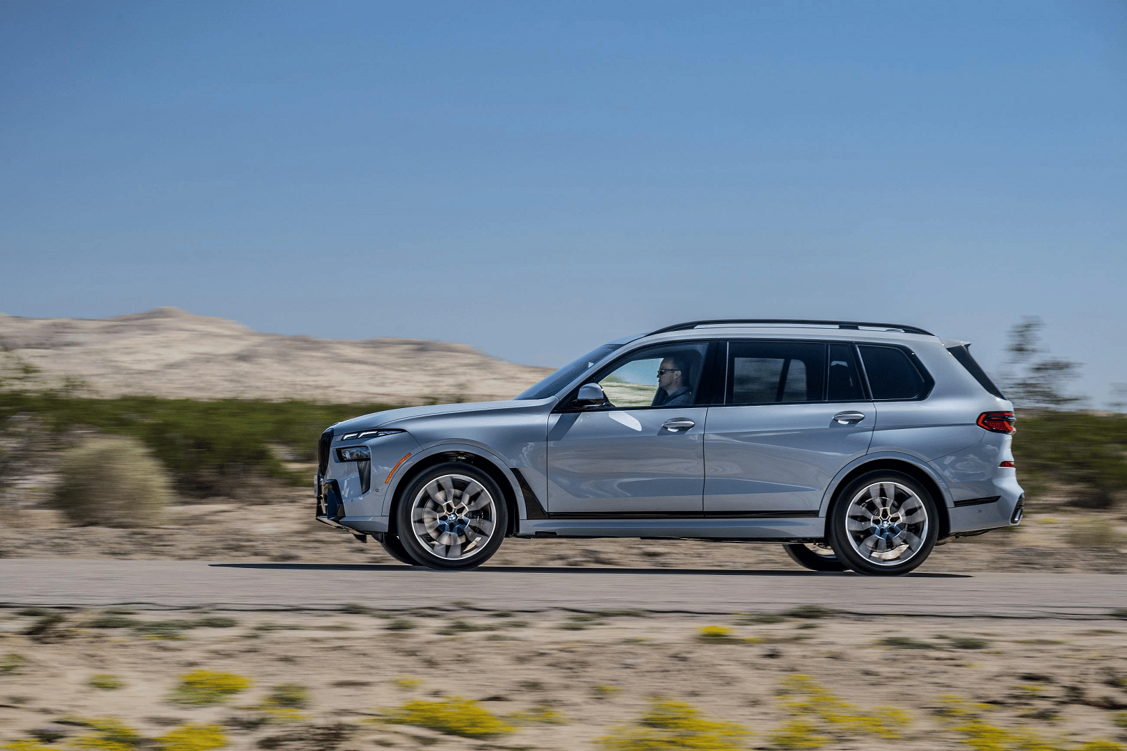 BMW X7 facelift 2023 SUV launched in India Know Price Features Specs News in Hindi
