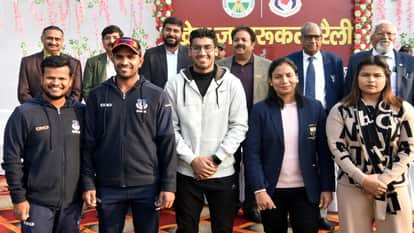 बीसीसीआई उपाध्यक्ष के साथ खिलाड़ी