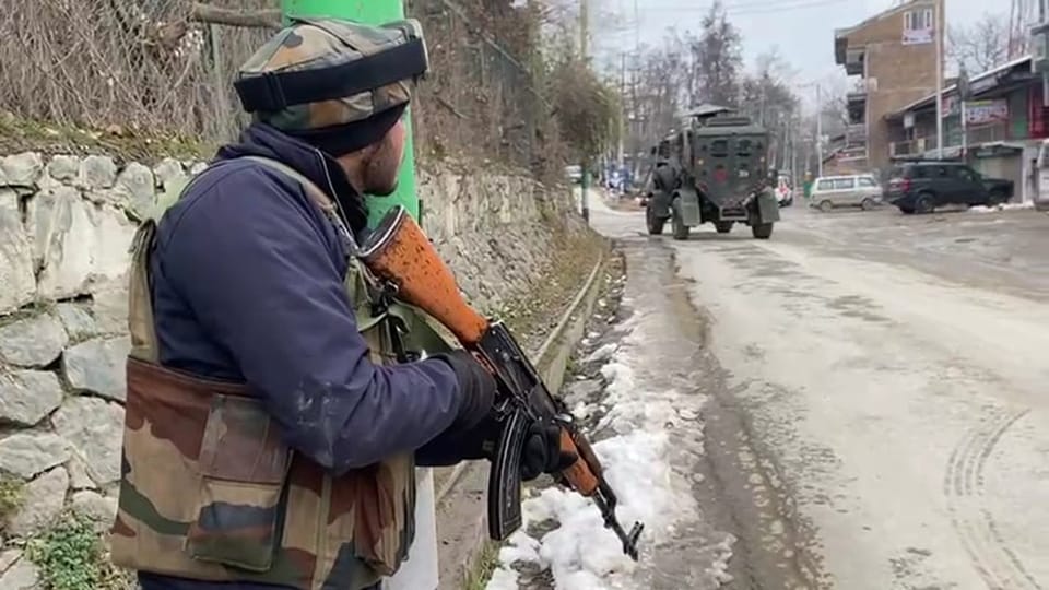 Encounter has started in Larrow Parigam area of Pulwama