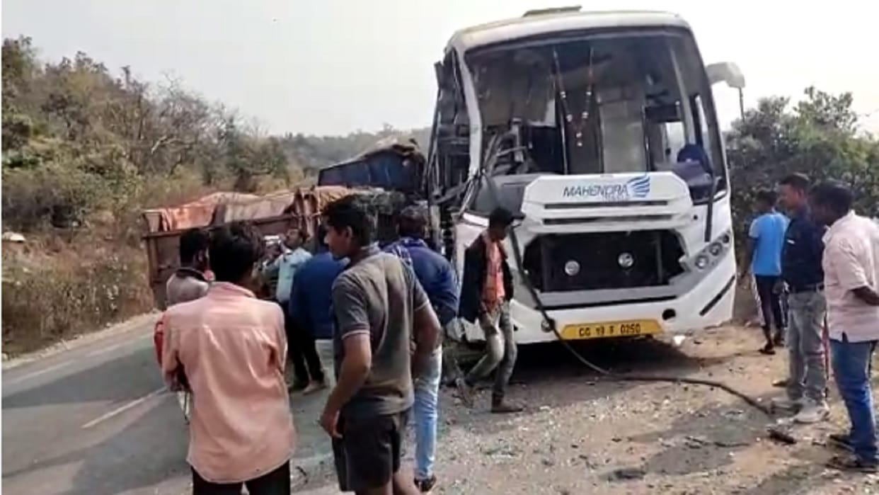 five injured in bus-truck collision in balod chhattisgarh
