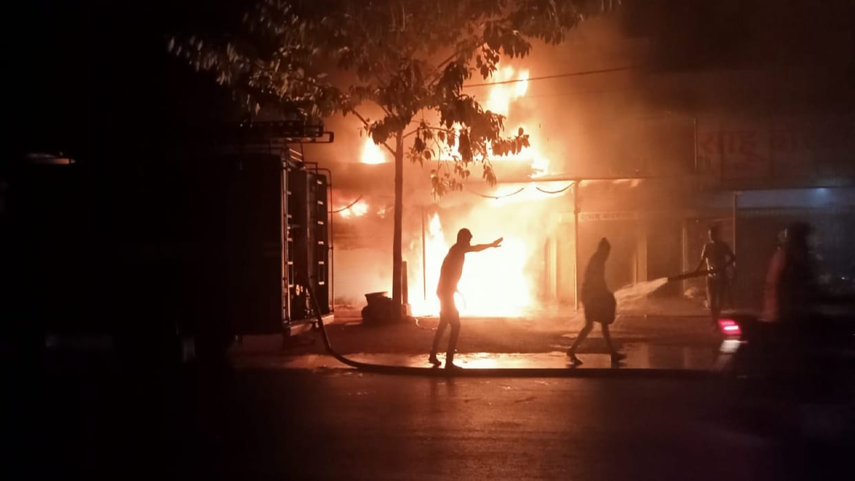 fire due to short circuit in Shop at Bhatapara Palari of chhattisgarh
