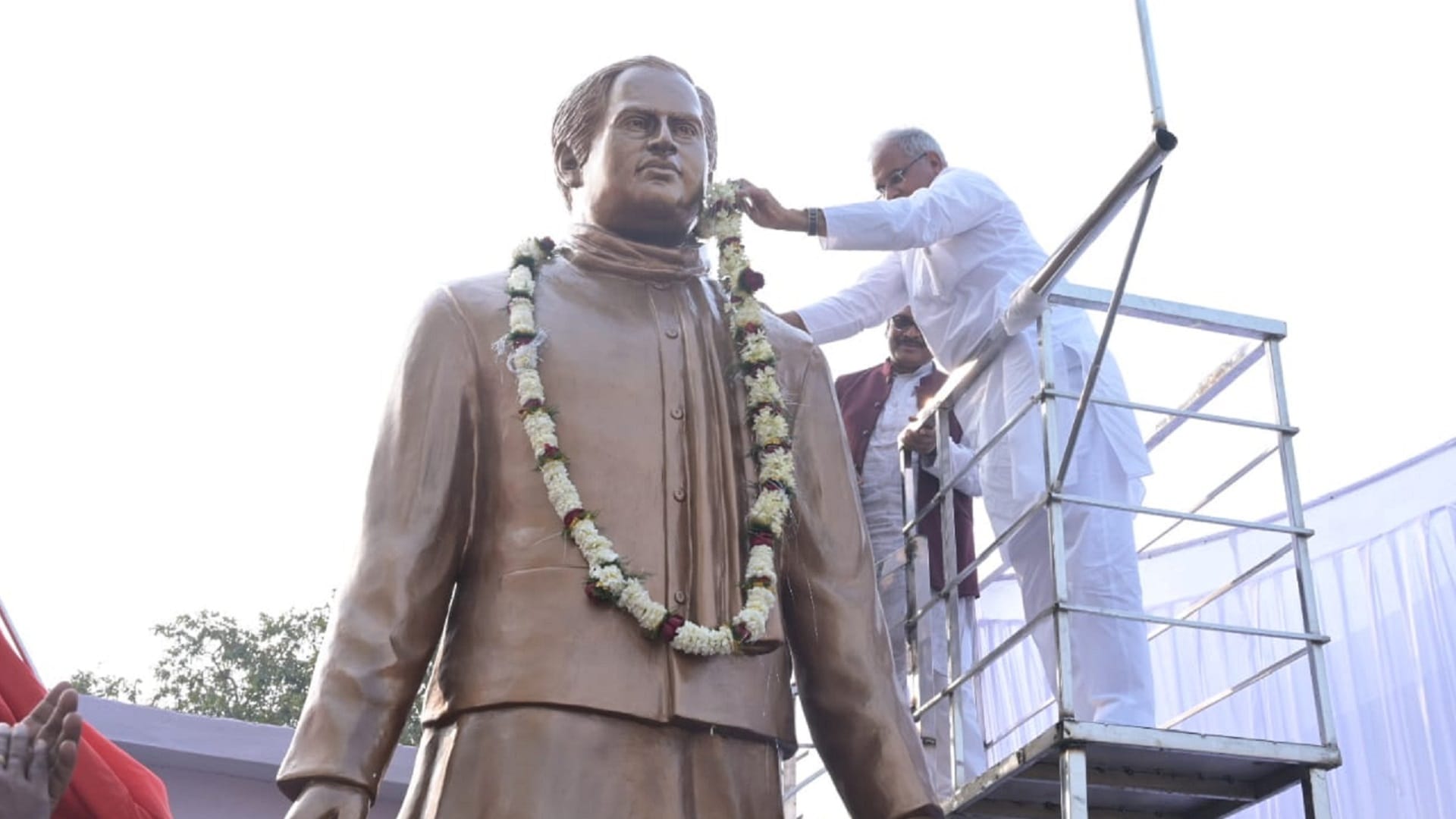 cm bhent-mulaqaat; cm bhupesh unveiled rajiv gandhi statue in korba