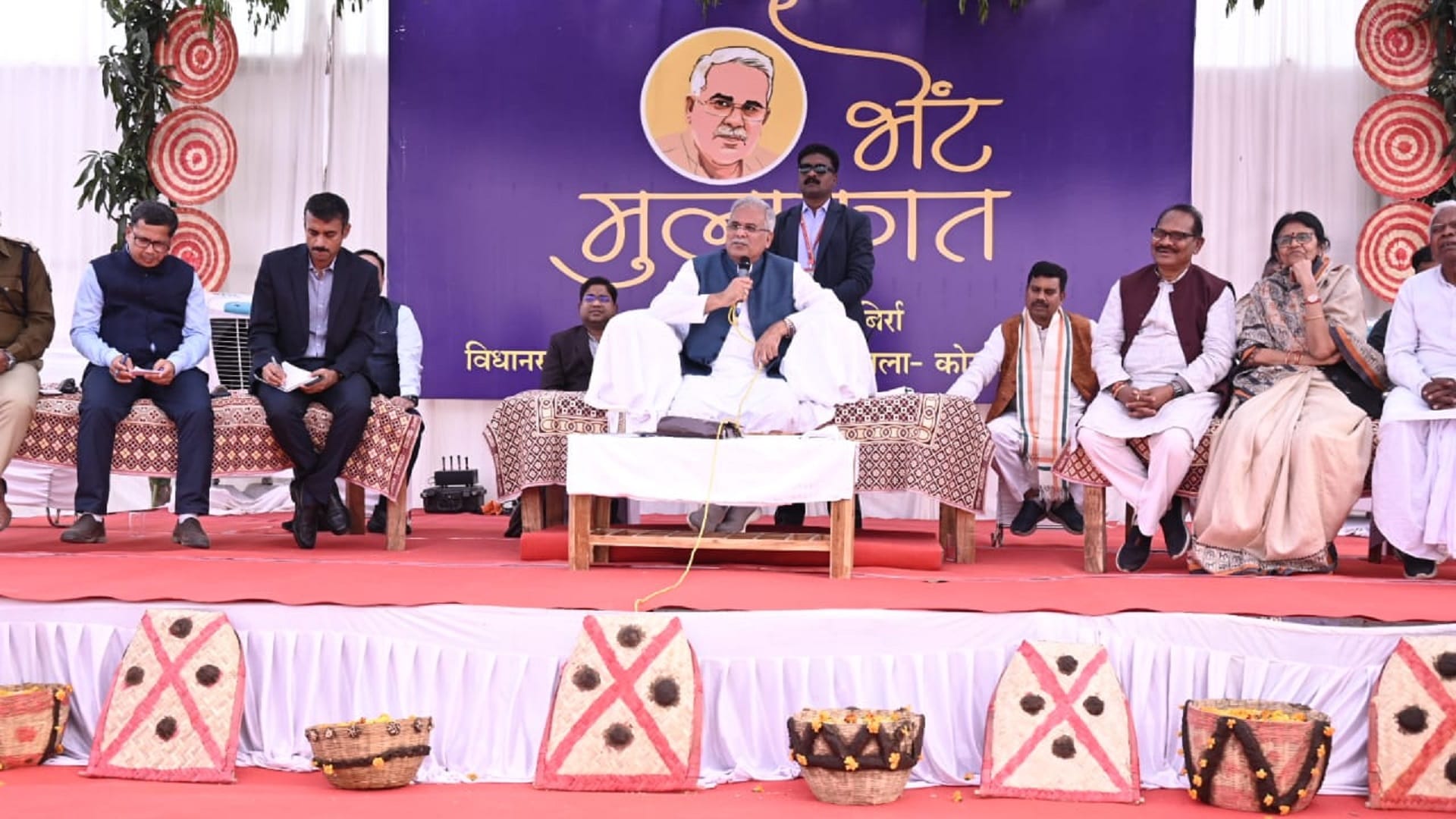 cm bhent-mulaqaat; cm bhupesh unveiled rajiv gandhi statue in korba