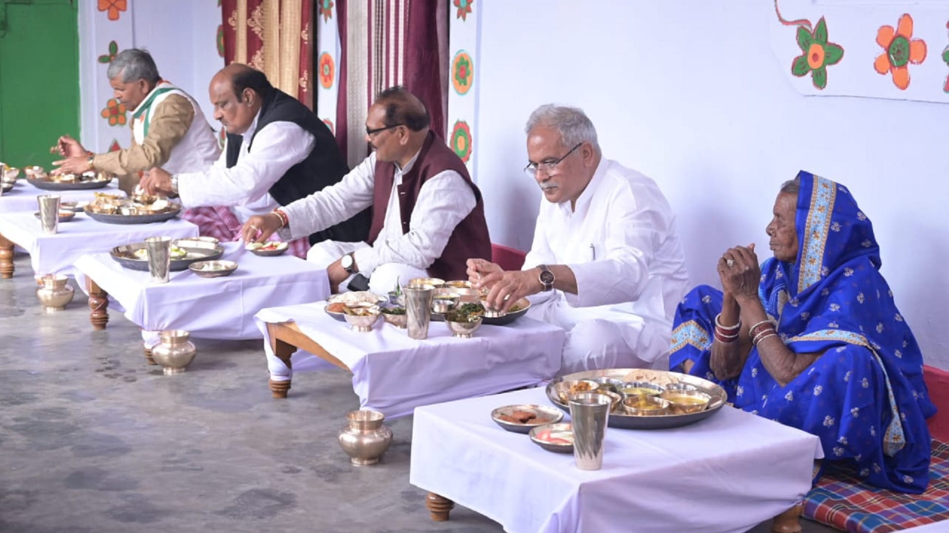 cm bhent-mulaqaat; cm bhupesh unveiled rajiv gandhi statue in korba