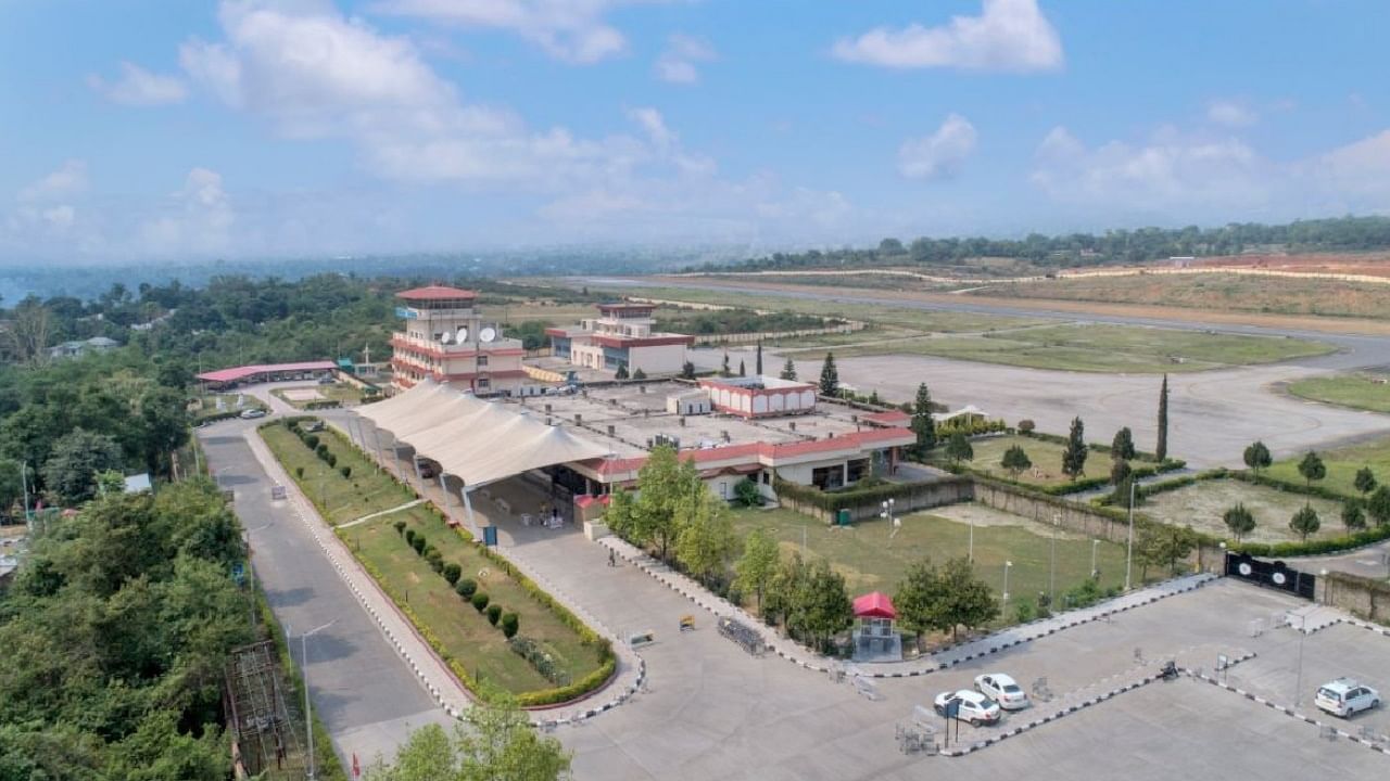 Kangra Gaggal Airport Compensation Of Land Acquisition In December 2023 -  Amar Ujala Hindi News Live - Kangra Airport:कांगड़ा हवाई अड्डे का रास्ता  साफ, दिसंबर में मिलेगा प्रभावितों को मुआवजा