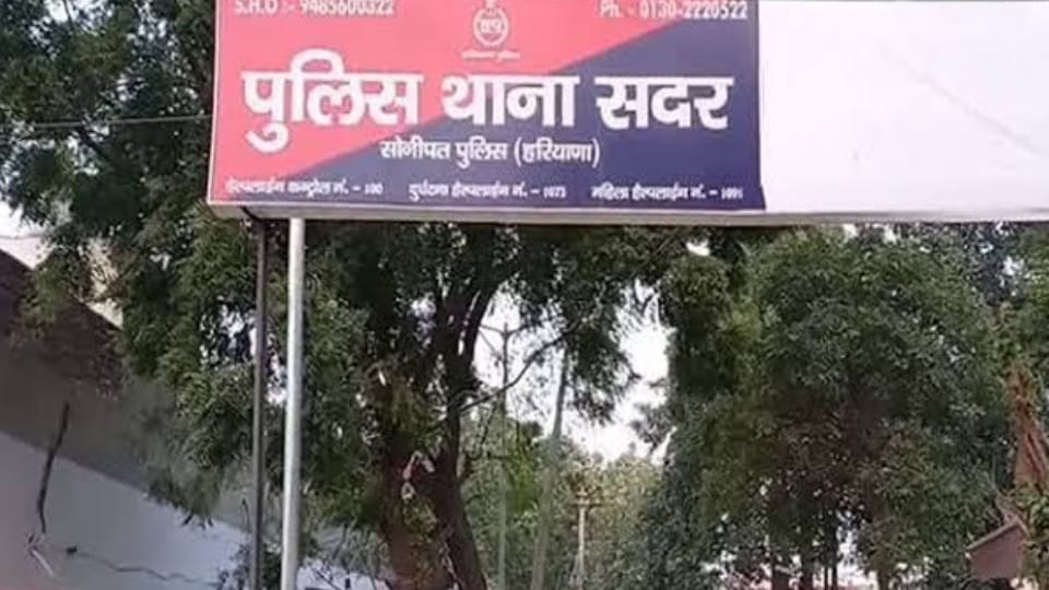 Two masked miscreants attacked chicken shop operator near Baghdu village of Sonipat
