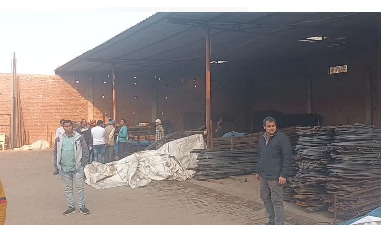 Hathras: Raid on warehouse of building material seller, fined Rs 5.20 lakh