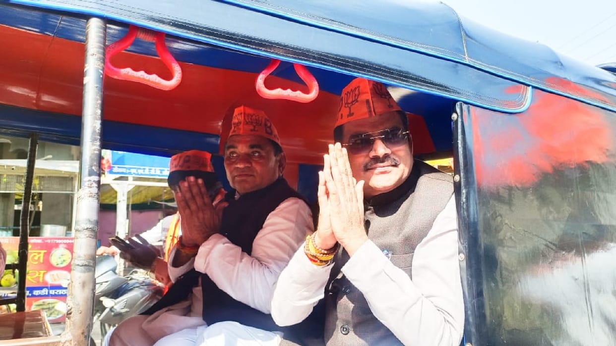 Khandwa: BJP MP did public relations with auto, Congress taunted about inflation