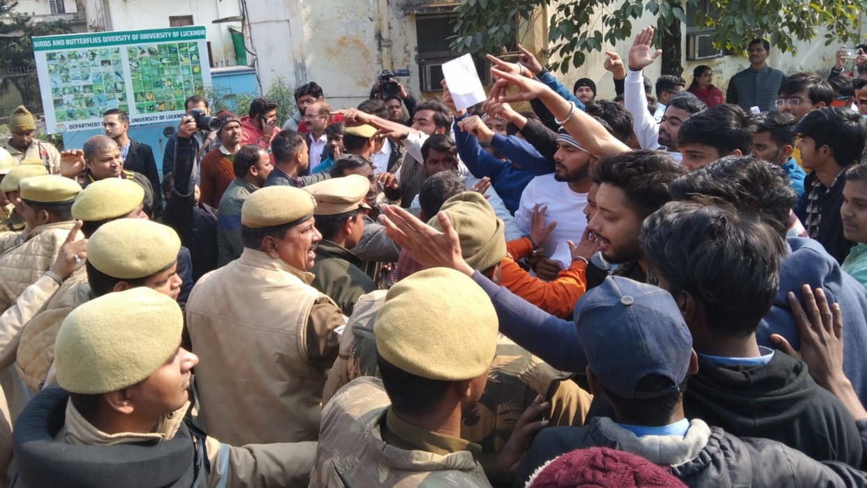 Clash between students organisations over Rohit Vemula death anniversary in Lucknow University.