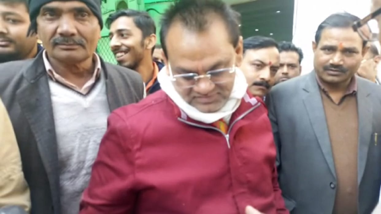 Meerut: Inspector has not action and Minister Dinesh Khatik reached to SSP office with victim for justice