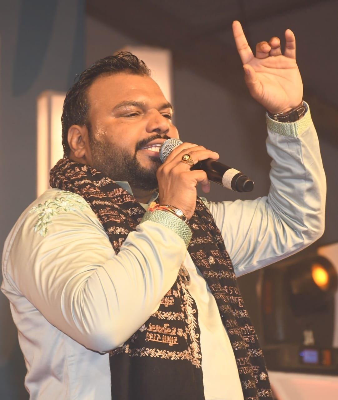 Uproar in Kanhaiya Mittal Night, police had to use lathis