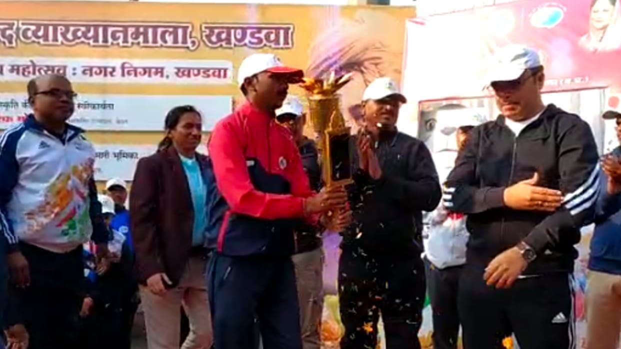 Khandwa: Country's first smart torch reached Khandwa, Khelo India Youth Games 2023 will start in MP
