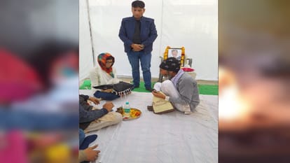 Exclusive: Daughters offer funeral pyre to father in Meerut