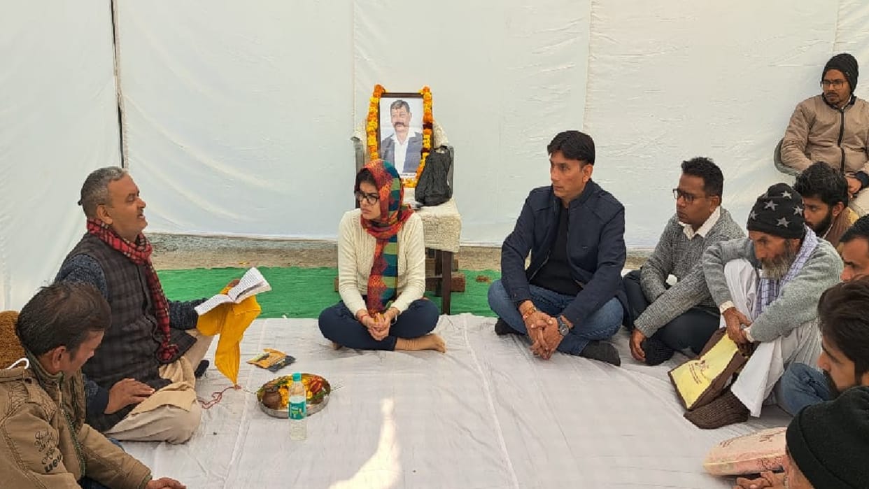Exclusive: Daughters offer funeral pyre to father in Meerut